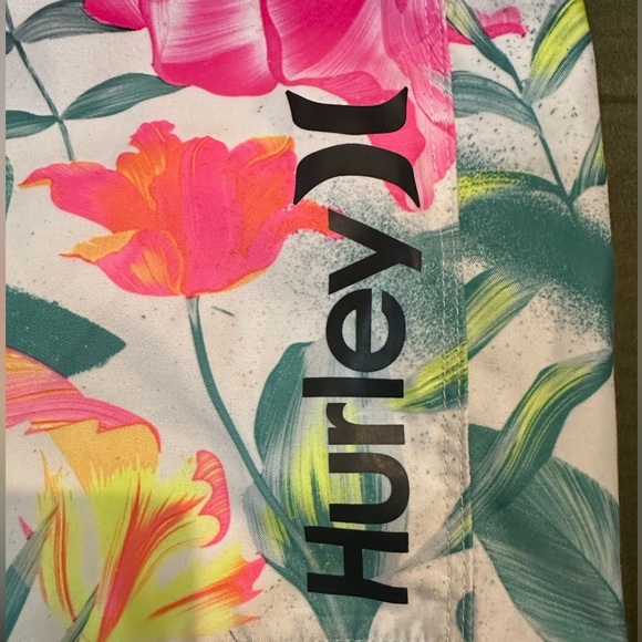 Boys Hurley Brans board shorts.  Tropical print pattern. Size 5 - Picture 4 of 5